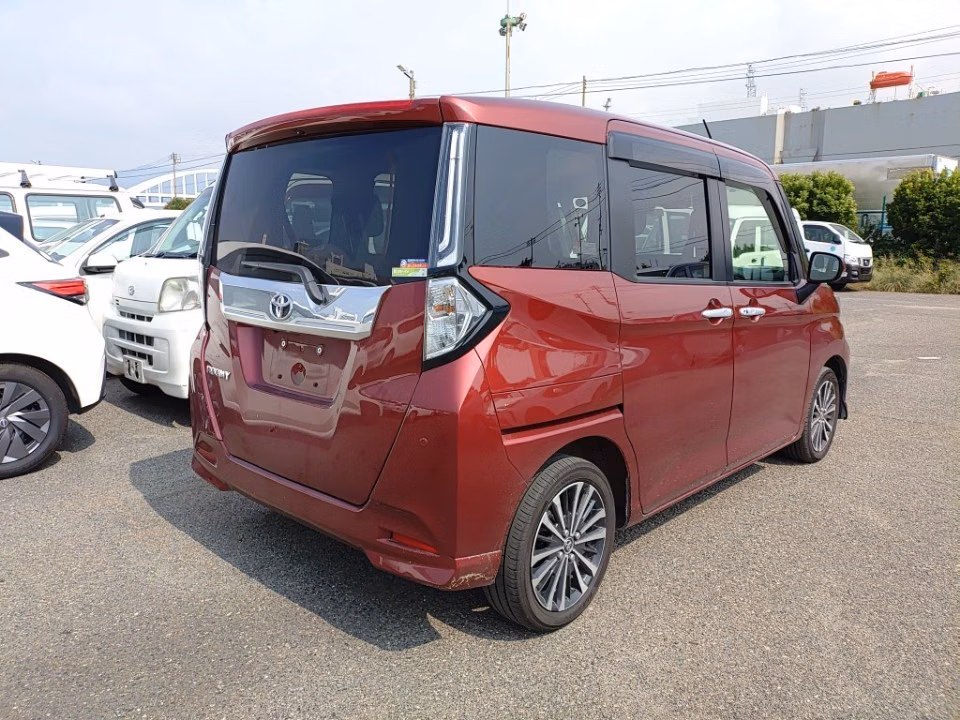 TOYOTA ROOMY