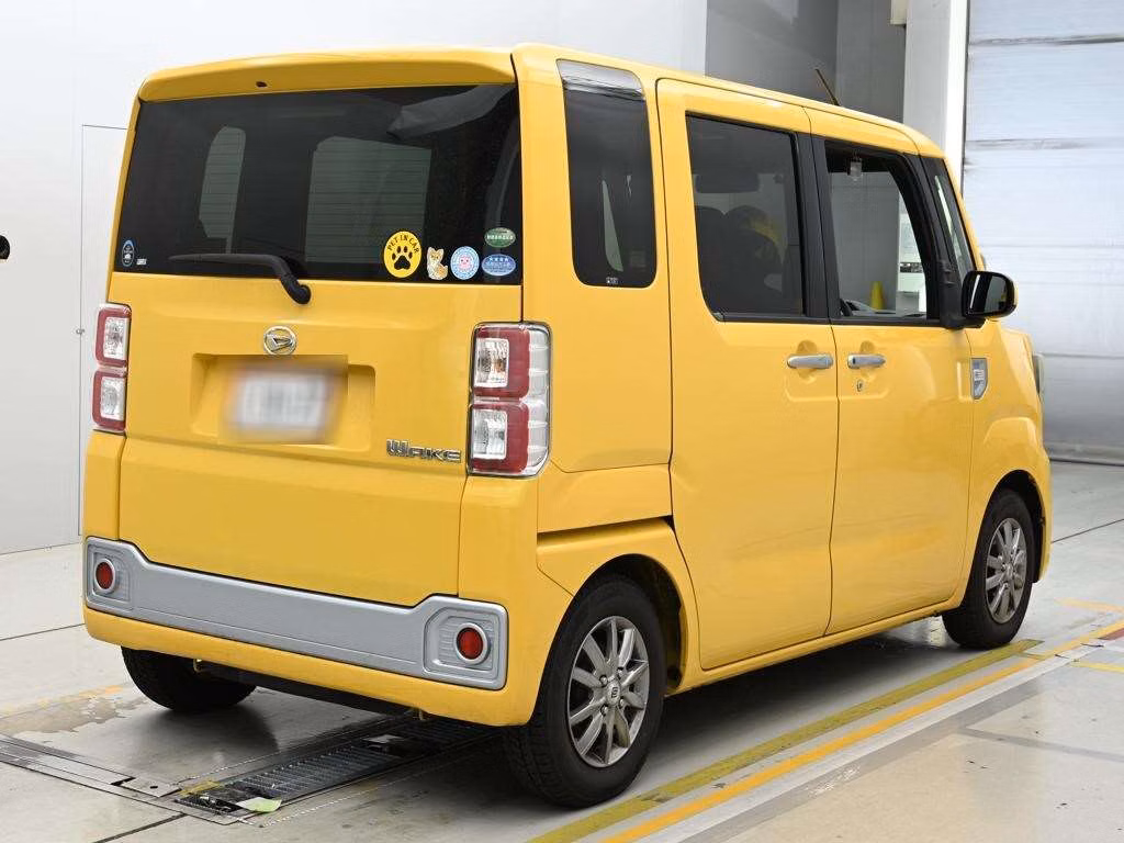 DAIHATSU WAKE