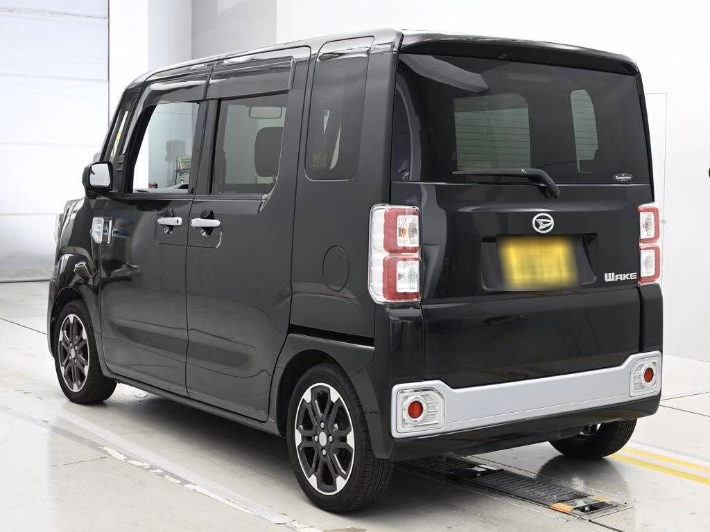 DAIHATSU WAKE