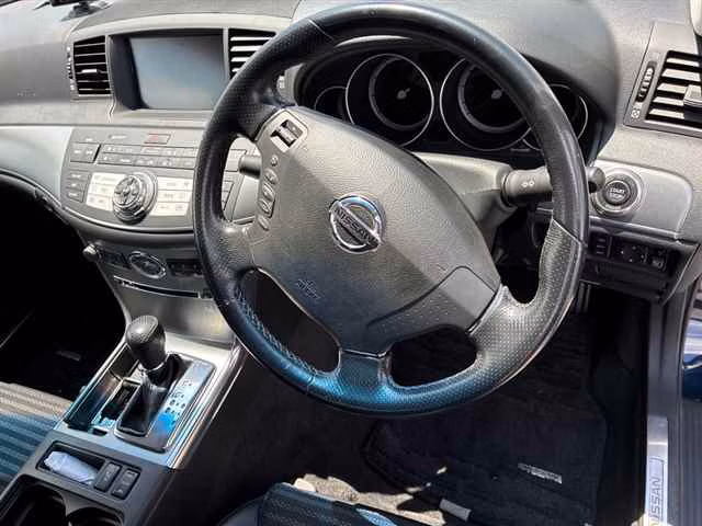 NISSAN FUGA
