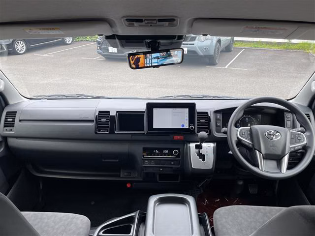 TOYOTA HIACE