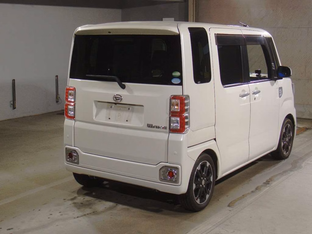 DAIHATSU WAKE