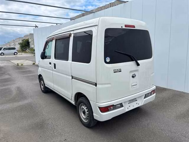 TOYOTA PIXIS VAN
