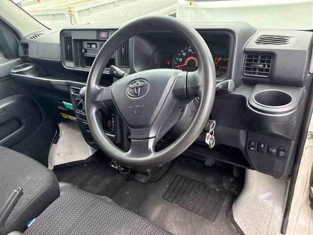 TOYOTA PIXIS VAN