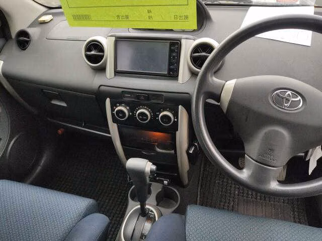 TOYOTA IST