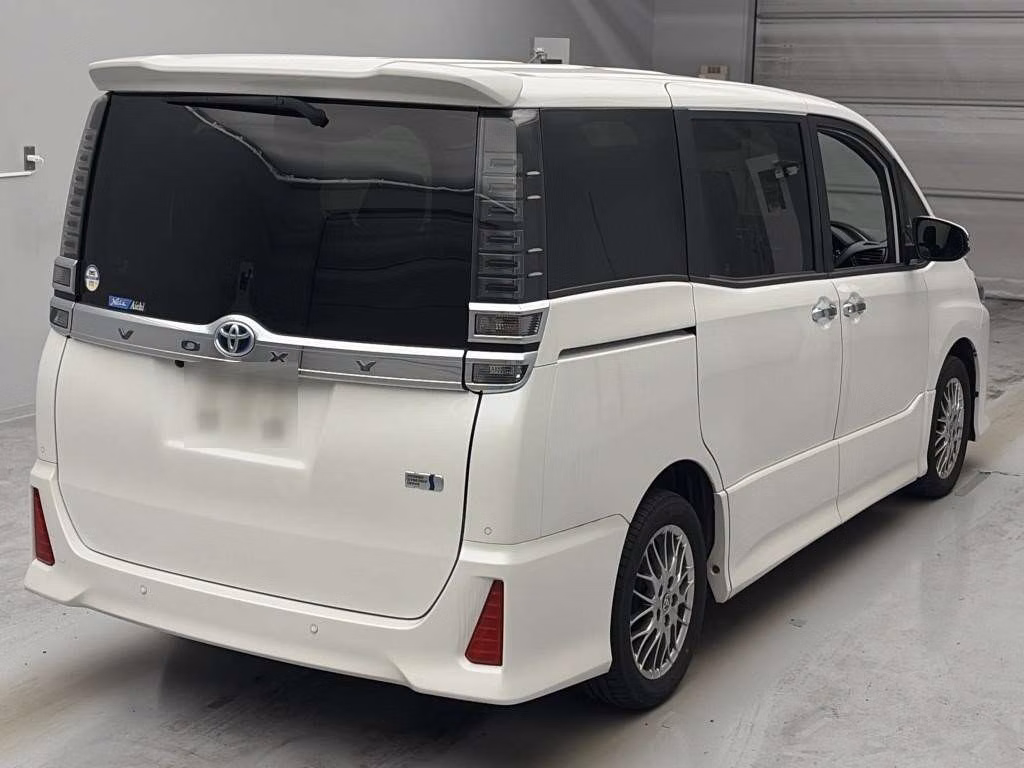 TOYOTA VOXY