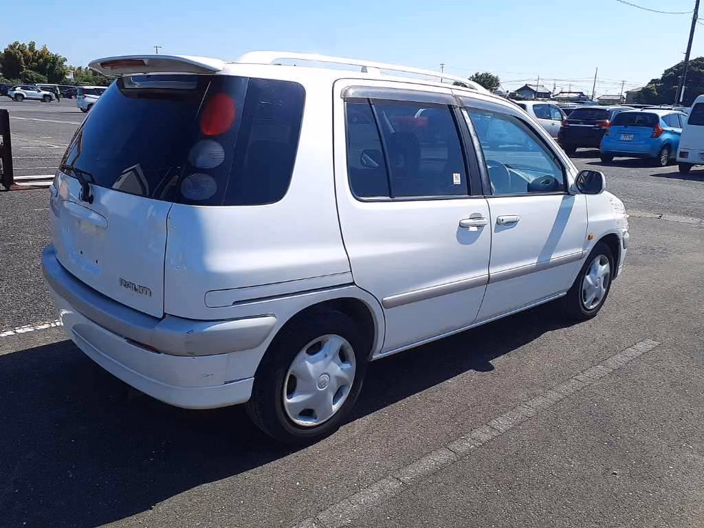TOYOTA RAUM