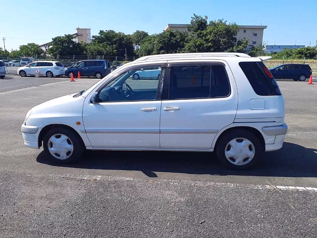 TOYOTA RAUM