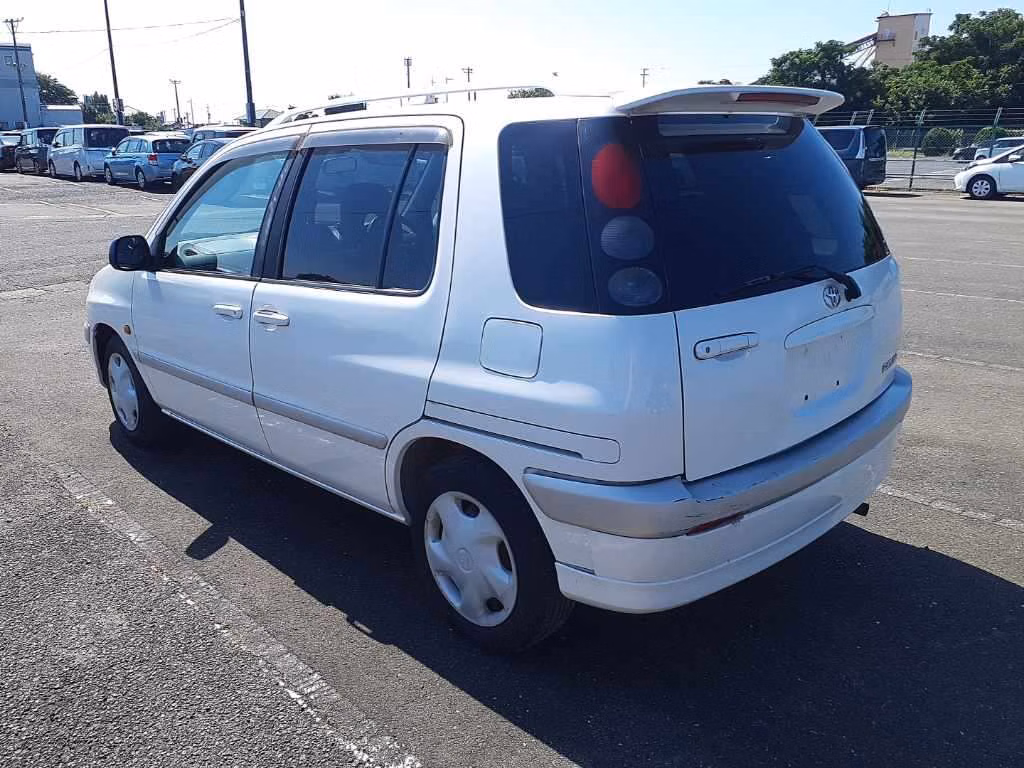 TOYOTA RAUM