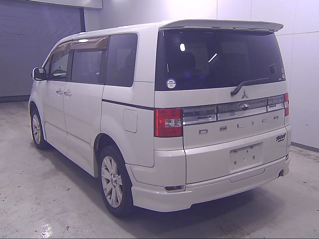 MITSUBISHI DELICA D:5