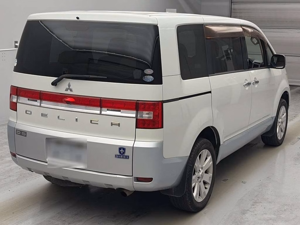 MITSUBISHI DELICA D:5