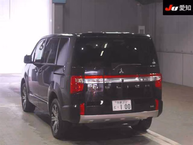 MITSUBISHI DELICA D:5