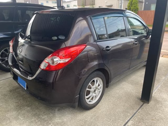 NISSAN TIIDA
