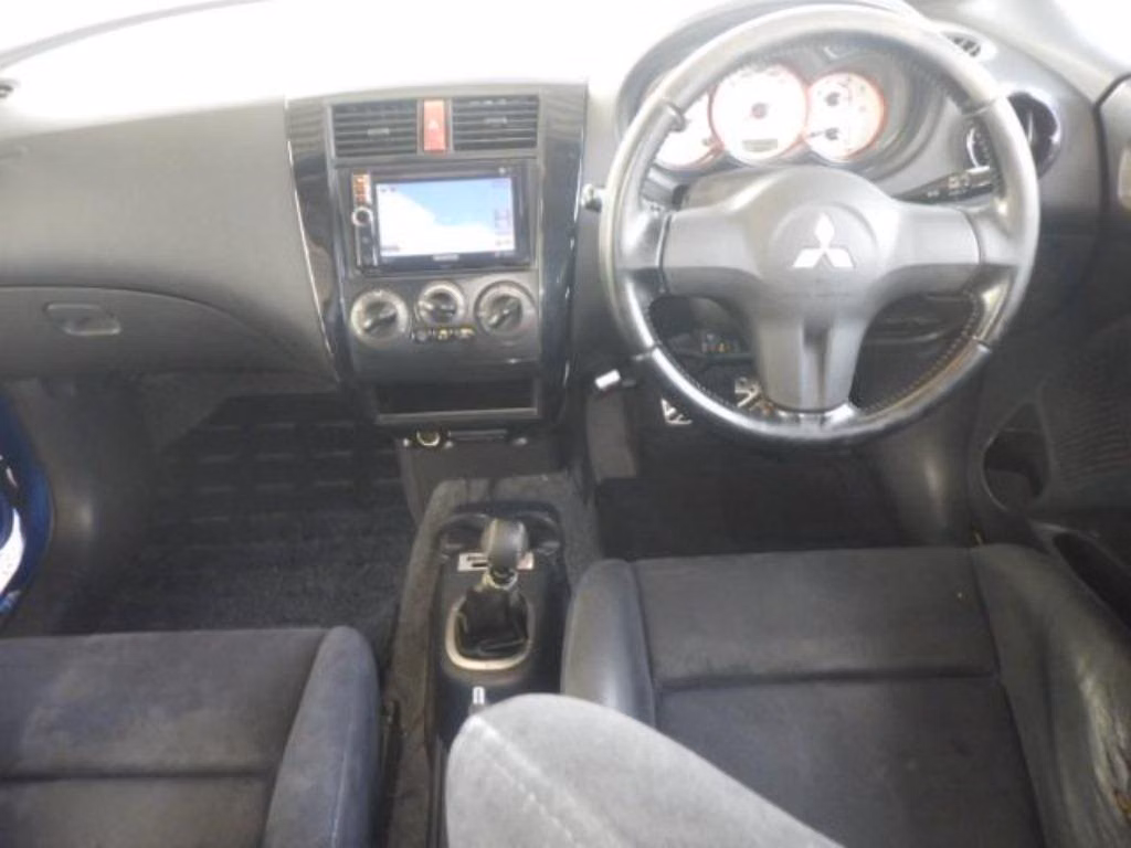 MITSUBISHI COLT