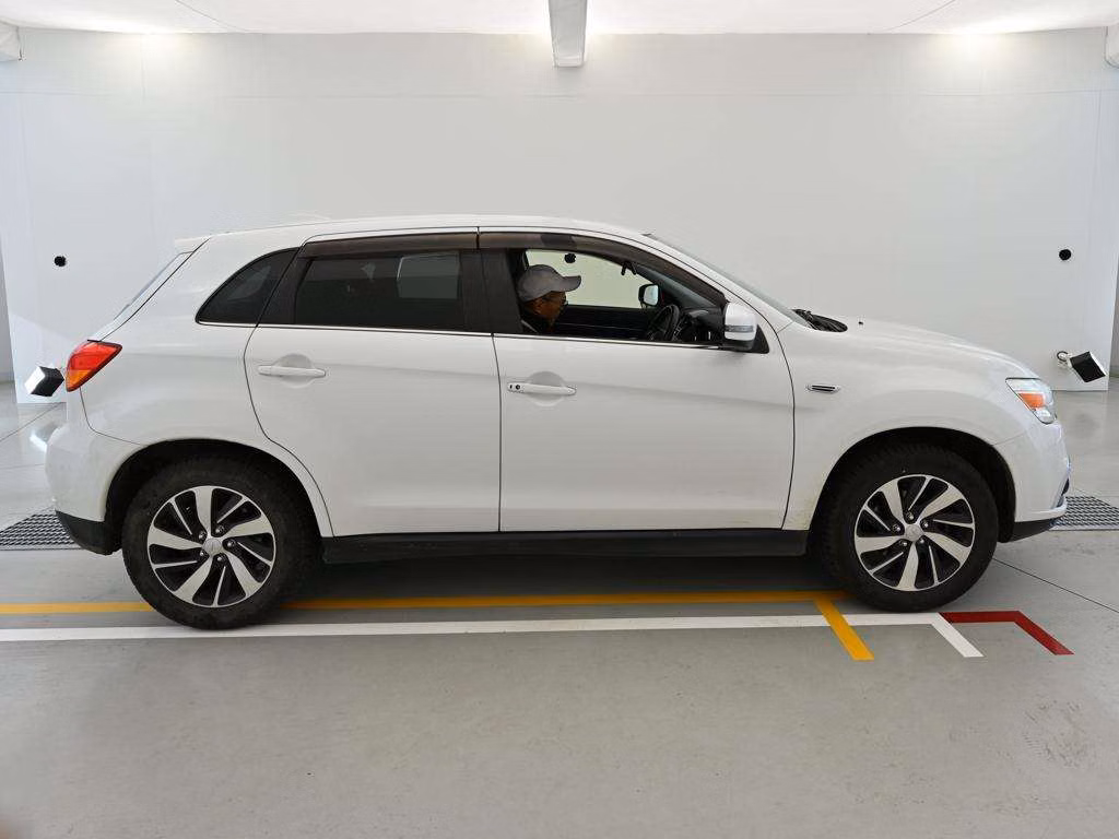 MITSUBISHI RVR