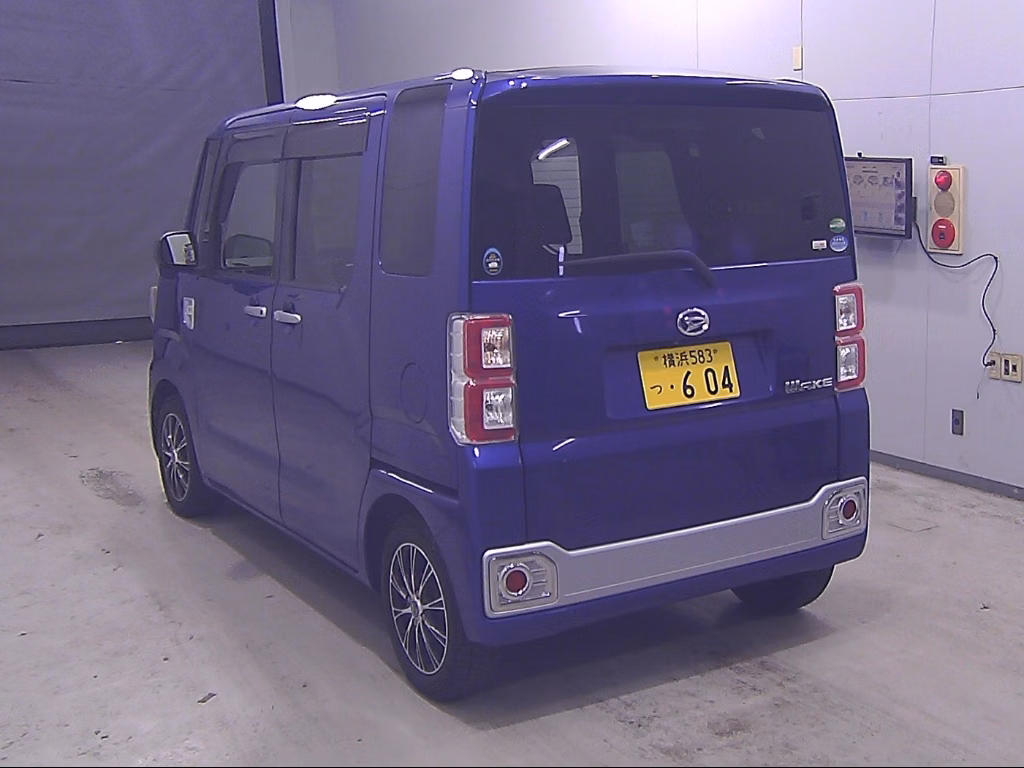 DAIHATSU WAKE