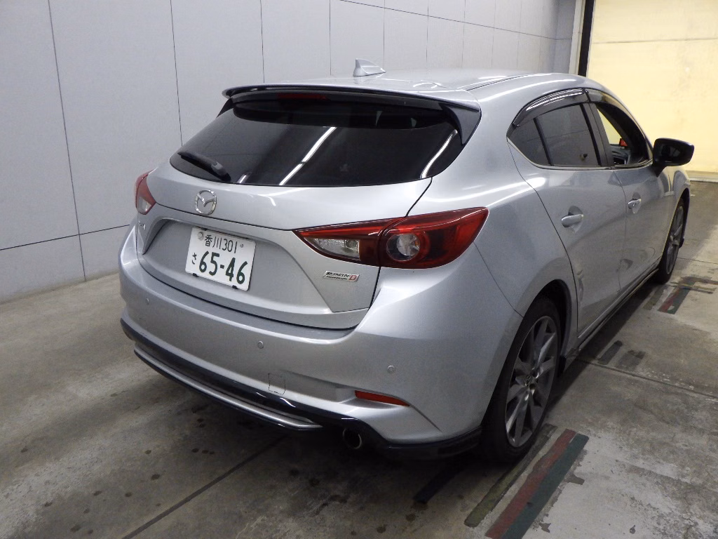 MAZDA AXELA