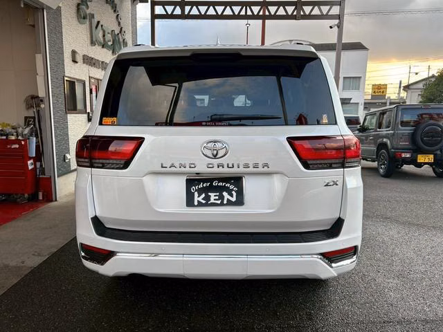 TOYOTA LAND CRUISER
