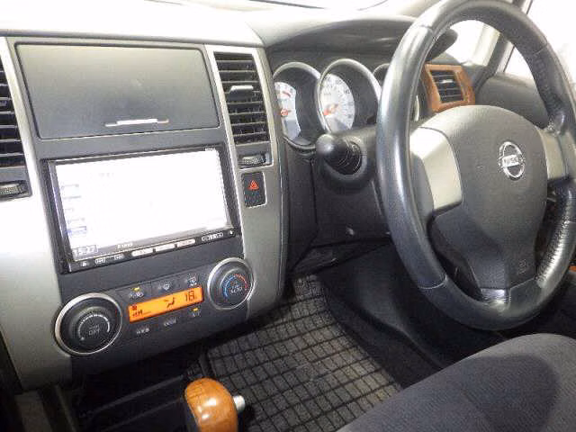 NISSAN TIIDA LATIO