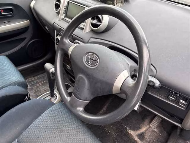TOYOTA IST
