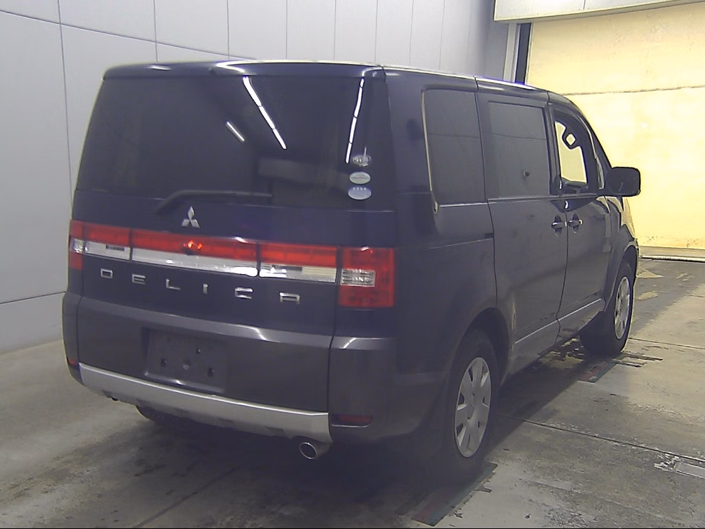 MITSUBISHI DELICA D:5