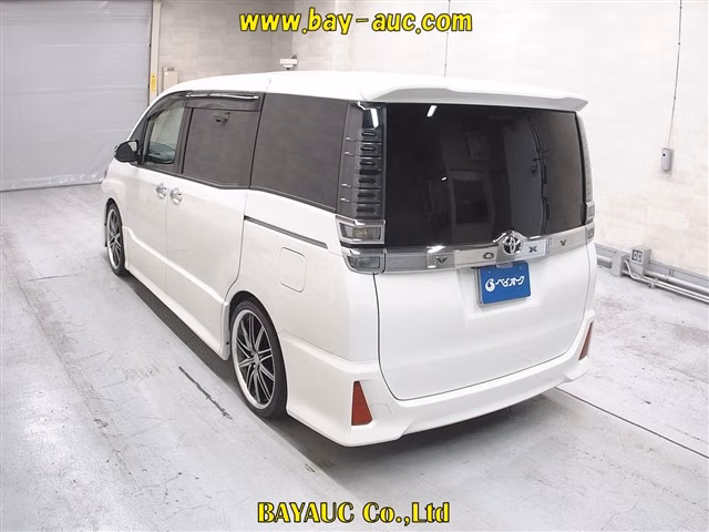 TOYOTA VOXY