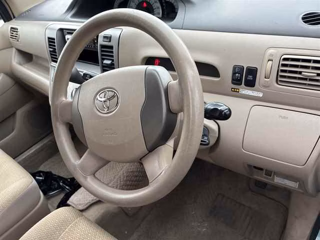 TOYOTA RAUM