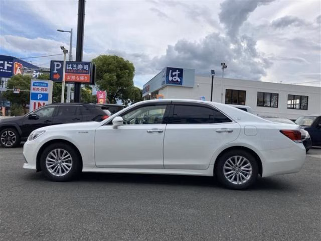 TOYOTA CROWN
