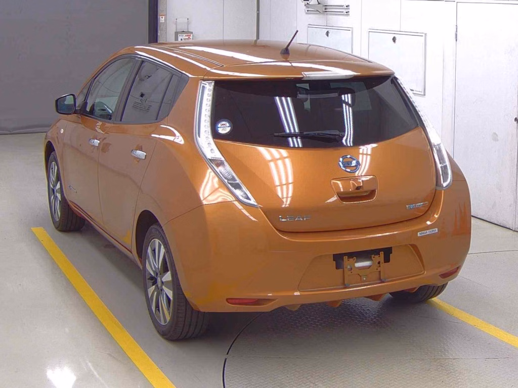 NISSAN LEAF