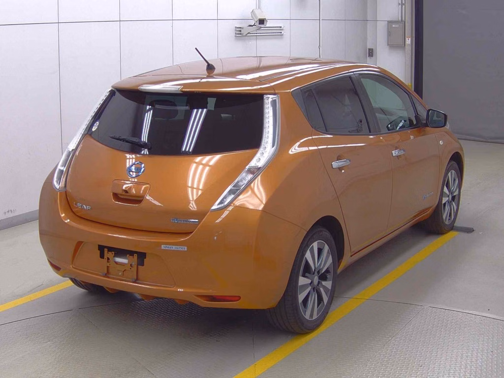 NISSAN LEAF