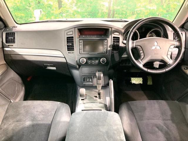 MITSUBISHI PAJERO