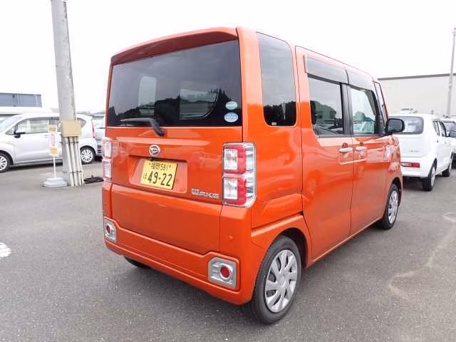 DAIHATSU WAKE