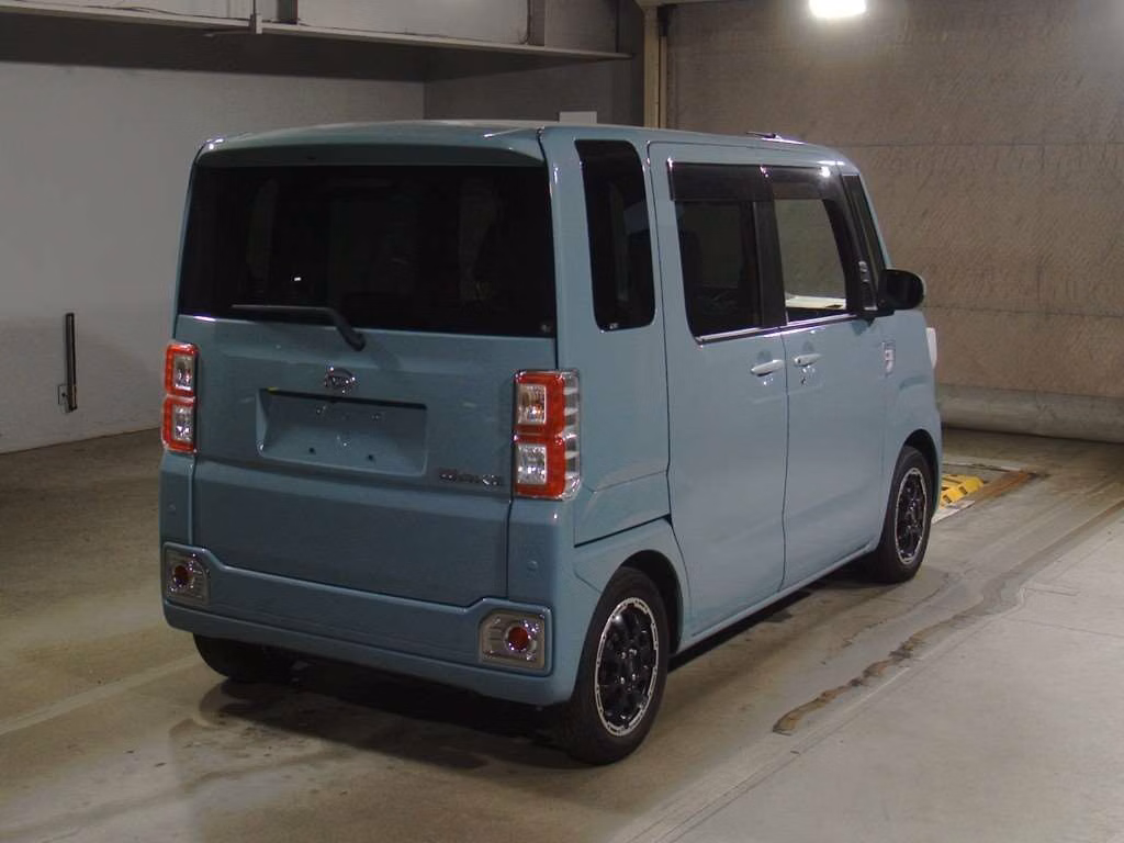 DAIHATSU WAKE