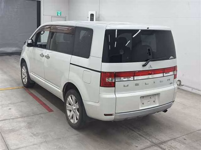 MITSUBISHI DELICA D:5