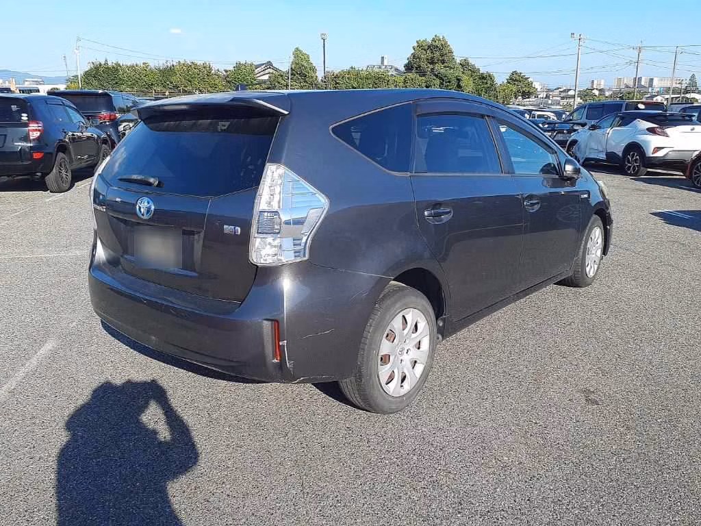 TOYOTA PRIUS ALPHA