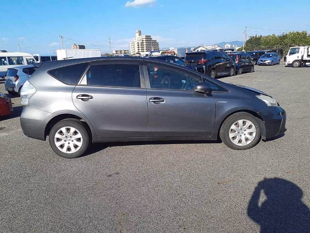 TOYOTA PRIUS ALPHA
