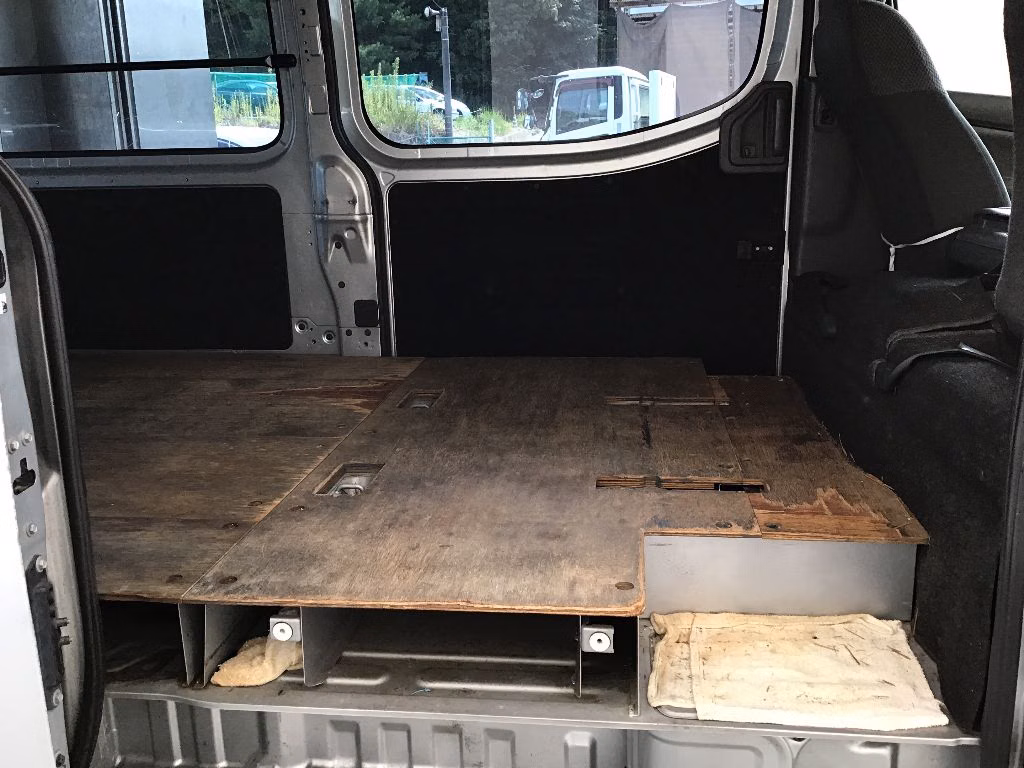 NISSAN NV350 CARAVAN