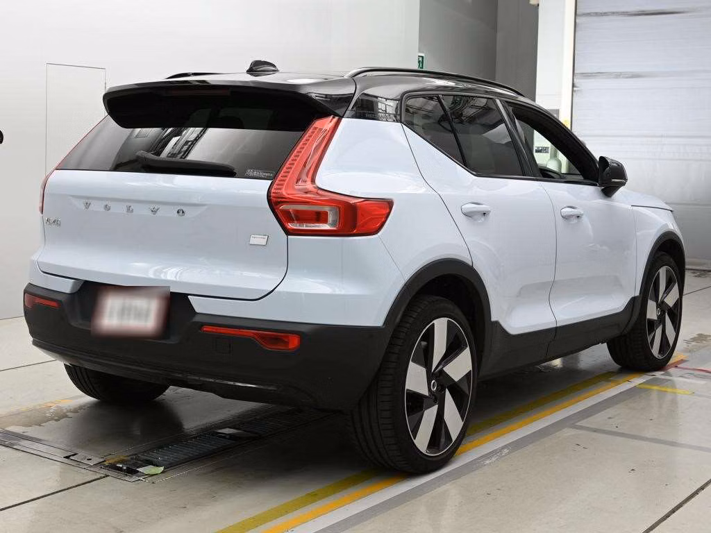 VOLVO EX40