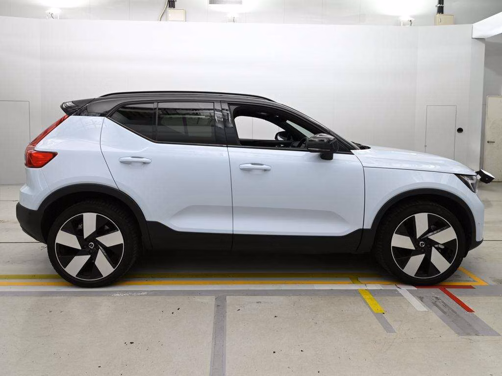 VOLVO EX40