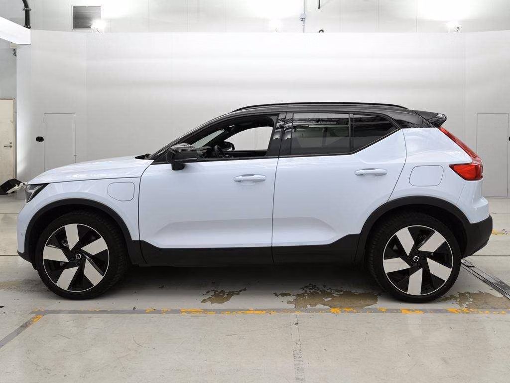 VOLVO EX40