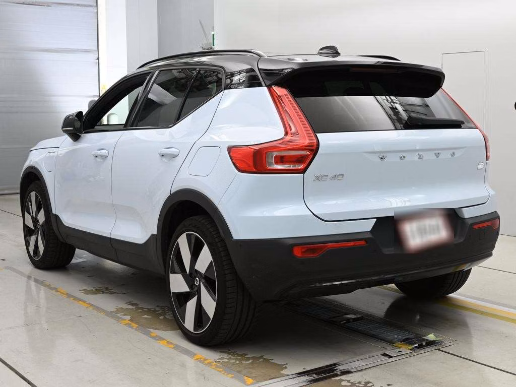 VOLVO EX40