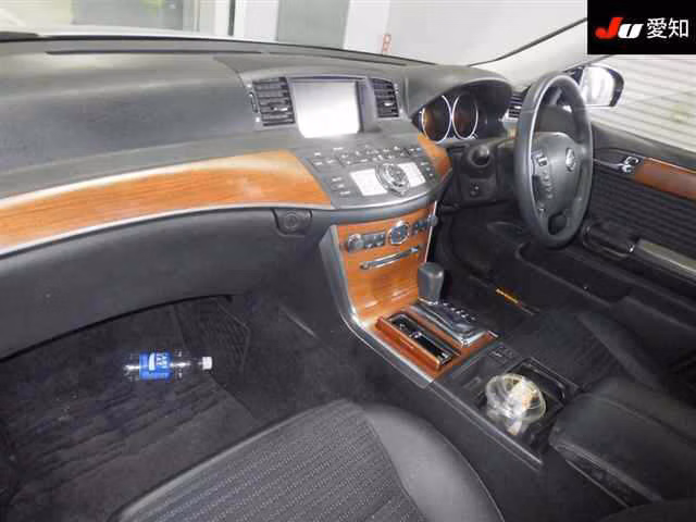 NISSAN FUGA