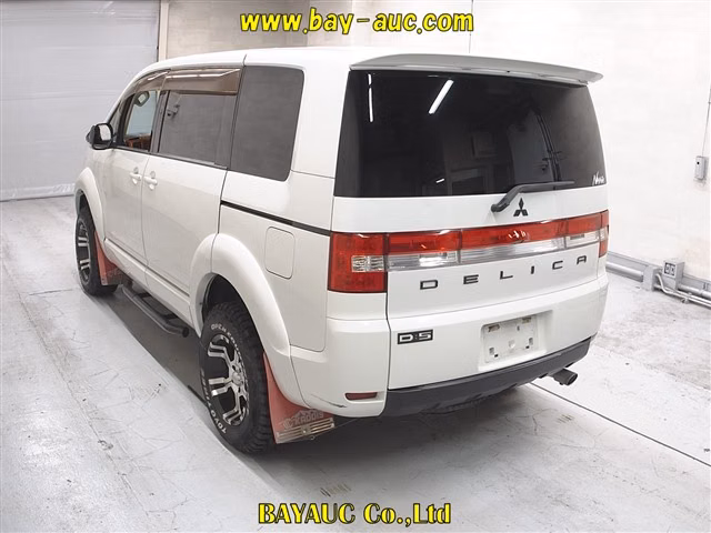 MITSUBISHI DELICA D:5