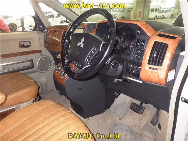 MITSUBISHI DELICA D:5