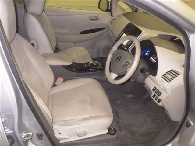 NISSAN LEAF