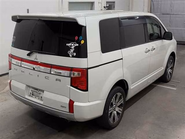 MITSUBISHI DELICA D:5