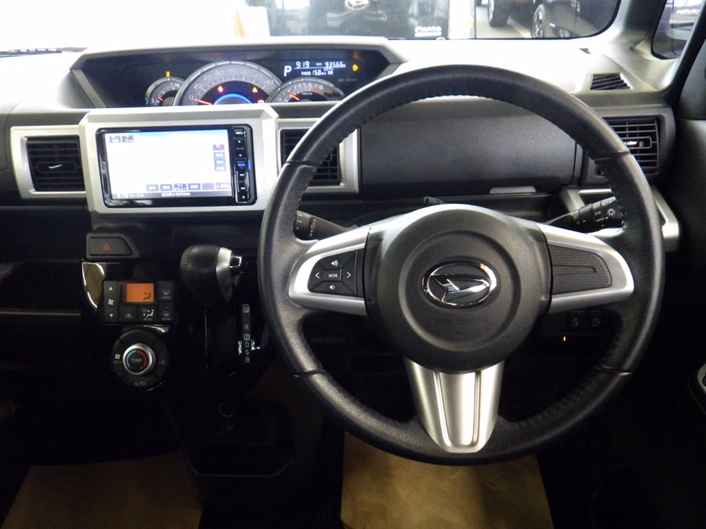 DAIHATSU WAKE