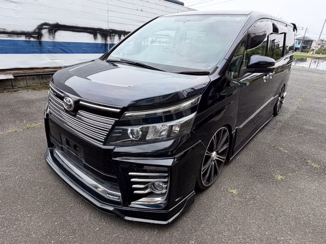 TOYOTA VOXY