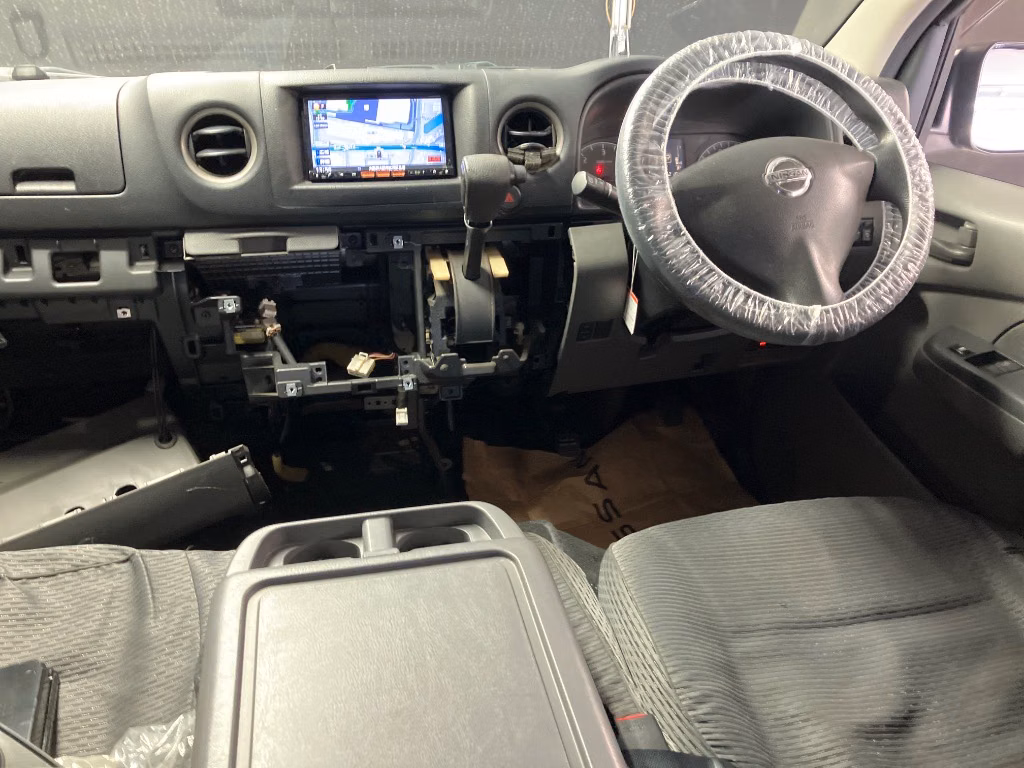 NISSAN NV350 CARAVAN