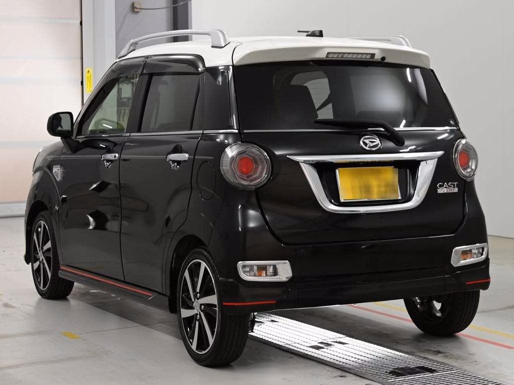 DAIHATSU CAST